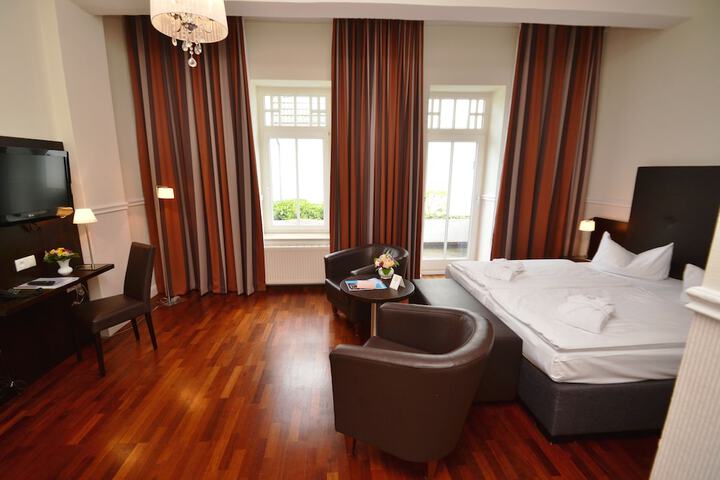 Room 8 of 50
