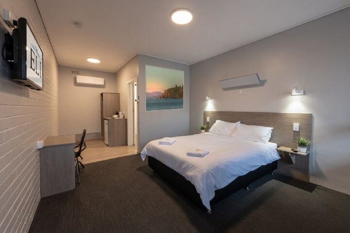 Room 6 of 55