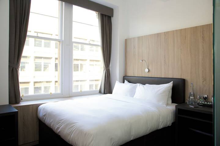 Room 11 of 37