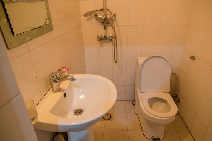 Room 35 of 128