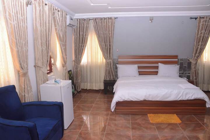 Room 5 of 79