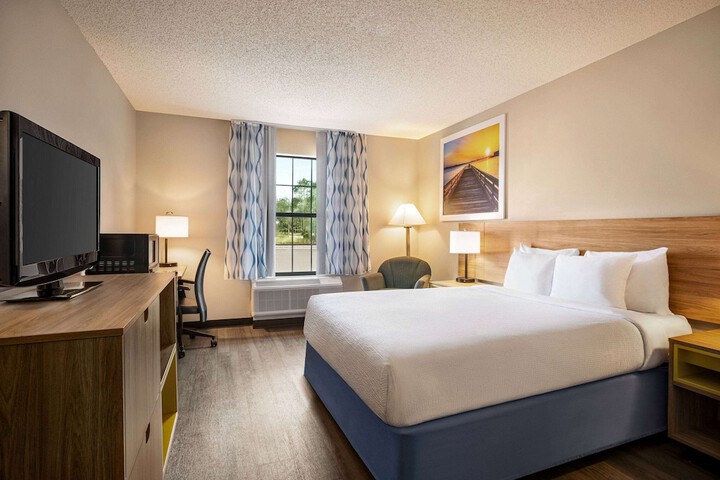 1 Queen Bed Mobility Accessible (7 of 12)