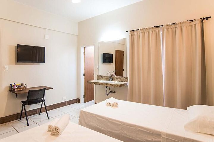 Room 3 of 10