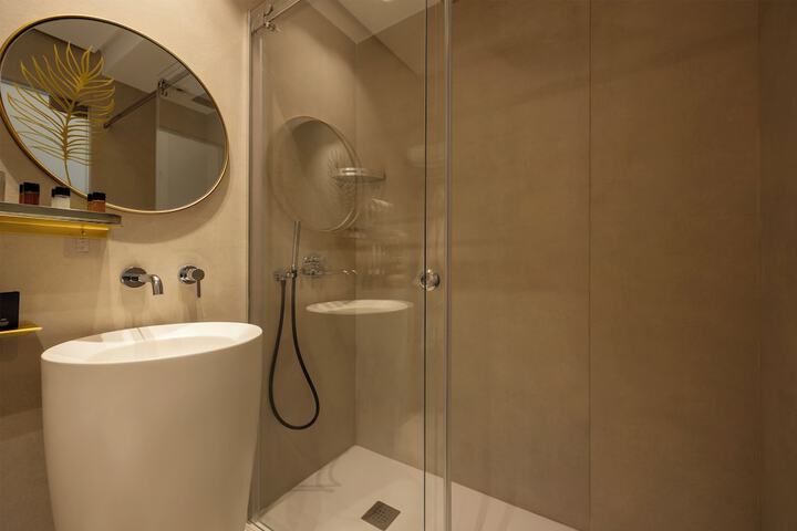 Room 142 of 178