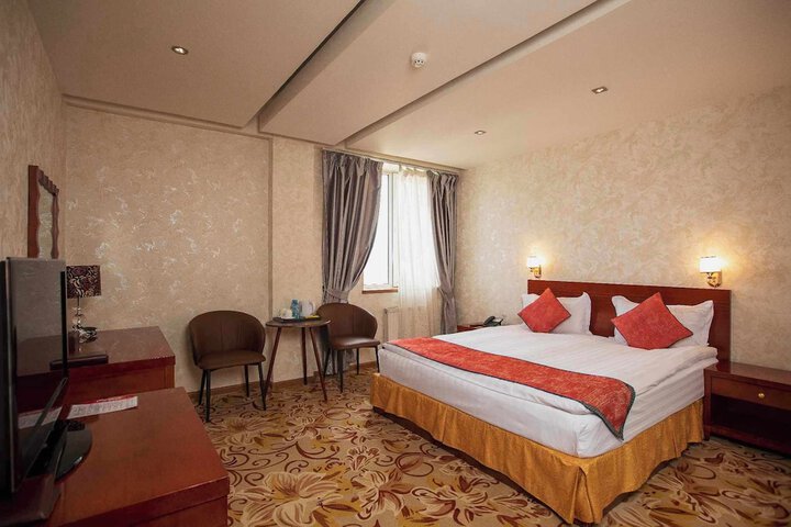 Room 32 of 48