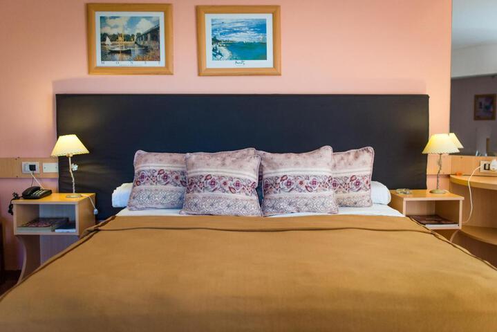 Room 3 of 25