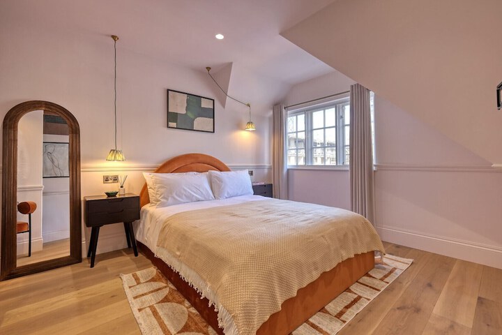 Room 3 of 28
