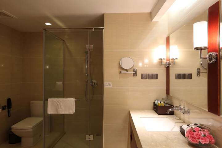 Room 14 of 18