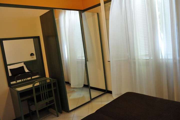 Room 9 of 35
