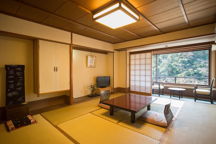 Room 3 of 36