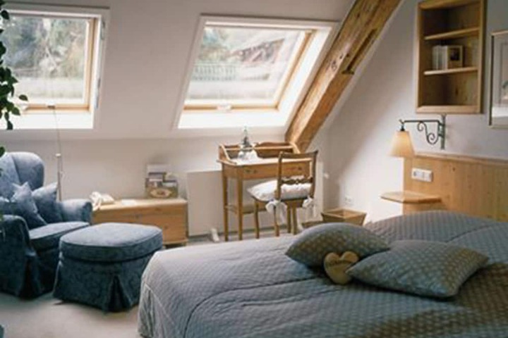 Room 3 of 33
