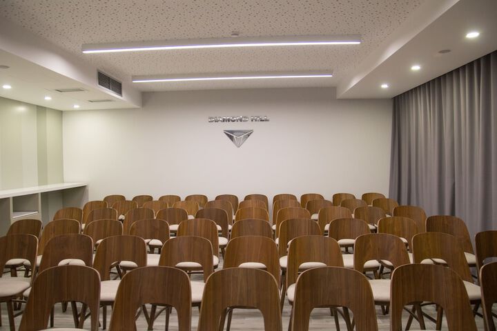 Business Center 76 of 84