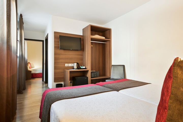 Room 17 of 118