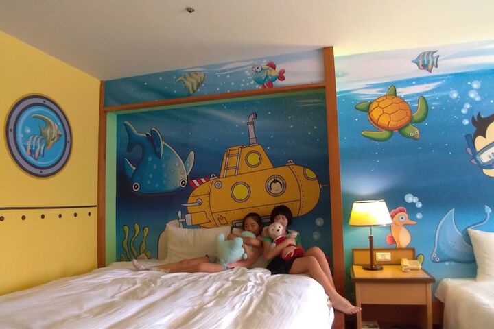 Room 12 of 90