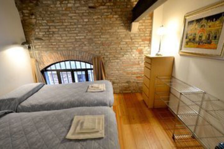 Room 8 of 21