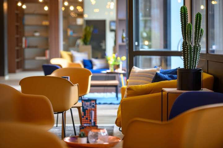 Lounge 58 of 71