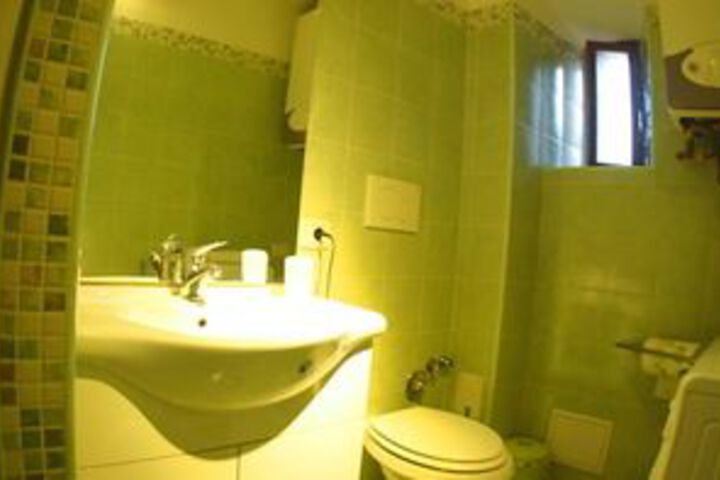 Room 3 of 25