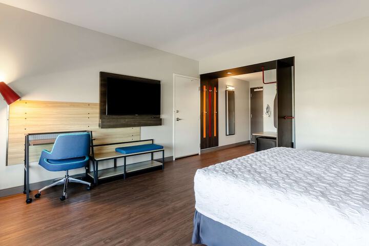 Room 9 of 33