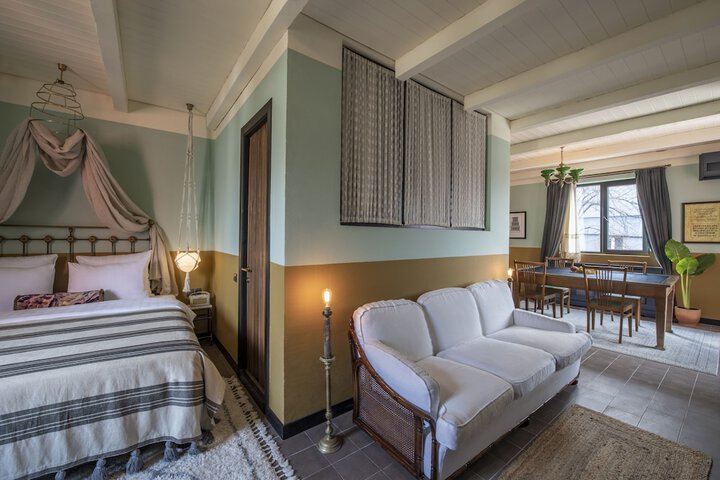 Room 10 of 46
