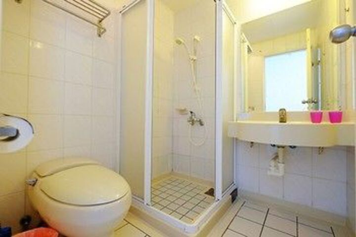 Room 2 of 39