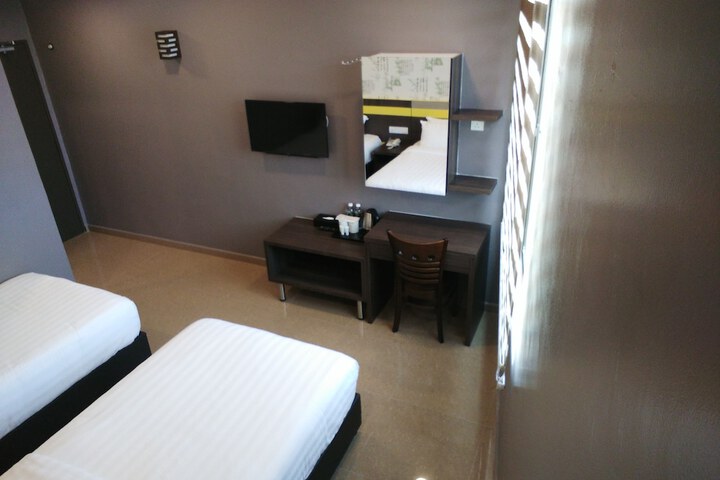 Room 13 of 34