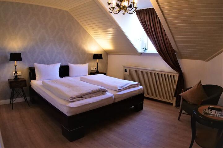 Room 14 of 18