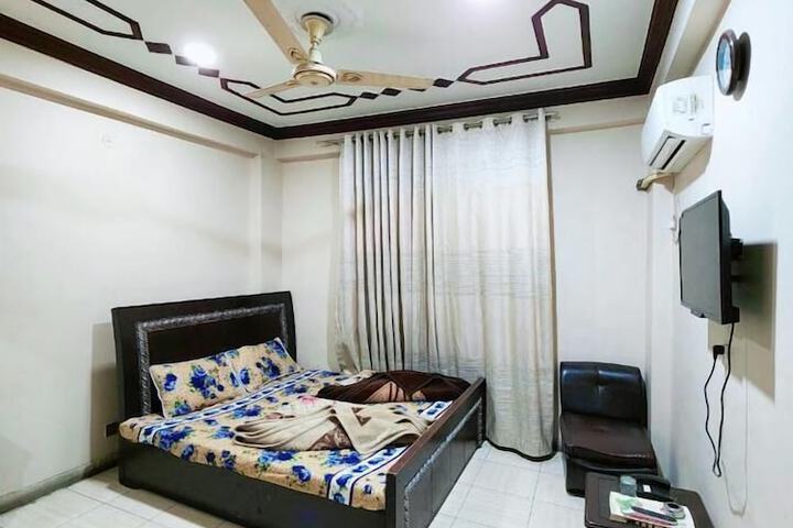 Room 2 of 6