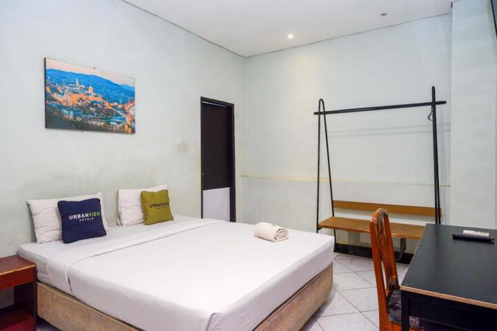 Urbanview Hotel Sayang Makassar by RedDoorz