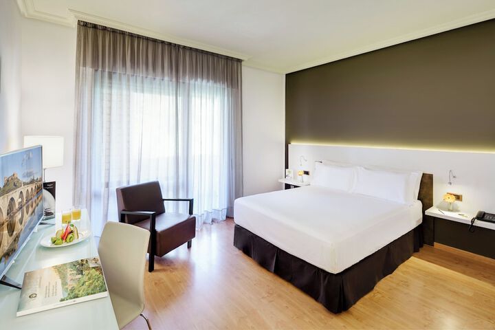 Room 15 of 48
