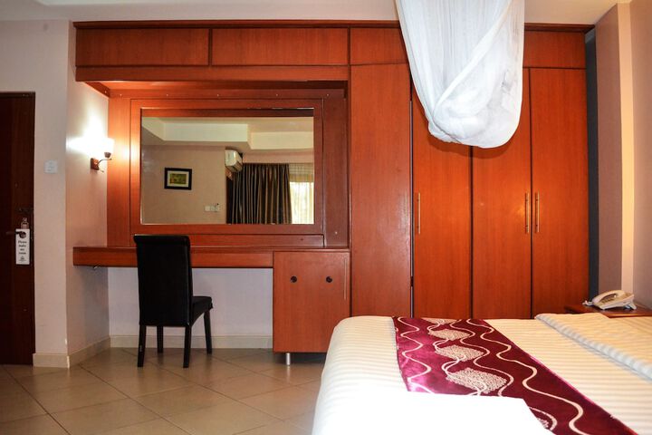 Room 6 of 52