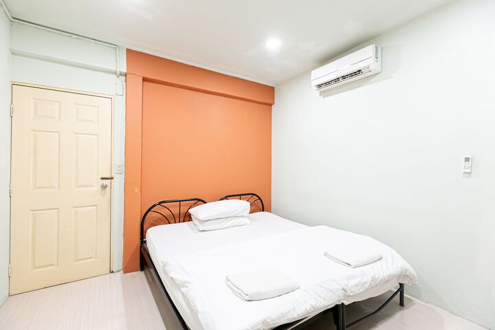 Room 6 of 44