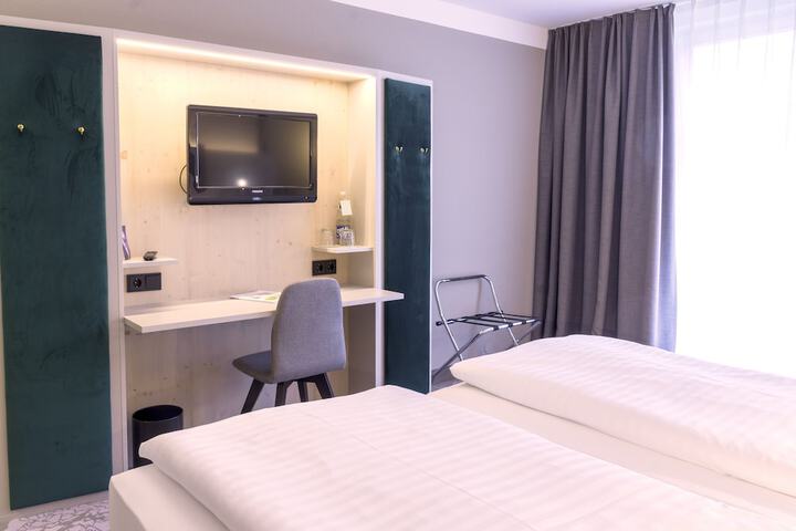 Room 10 of 81