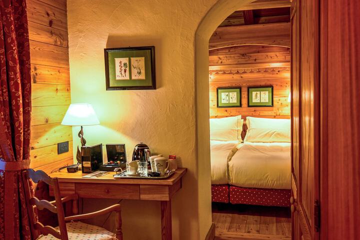 Room 15 of 34