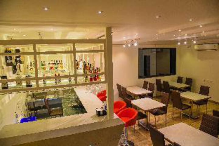 Lounge 3 of 63
