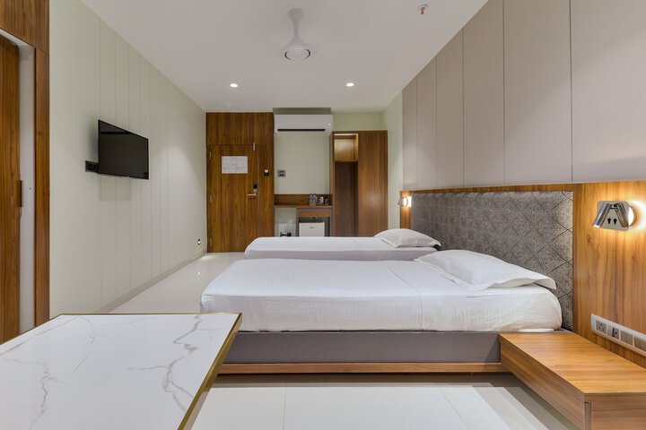 Room 11 of 38