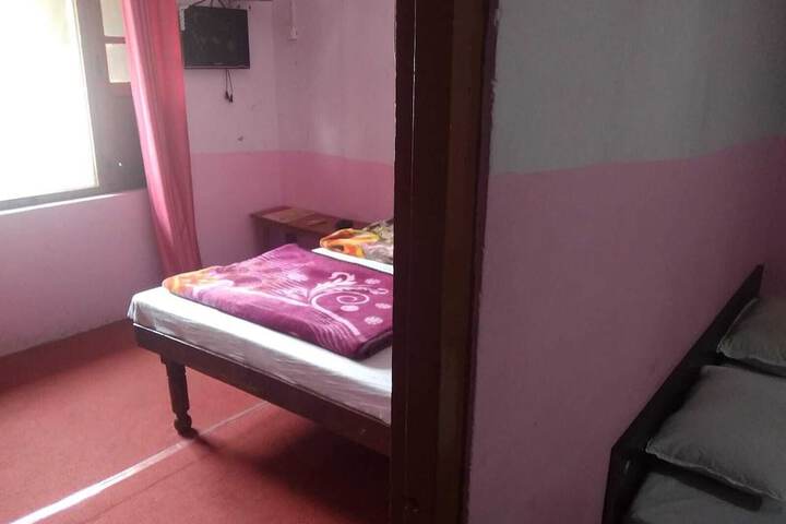 Room 5 of 28