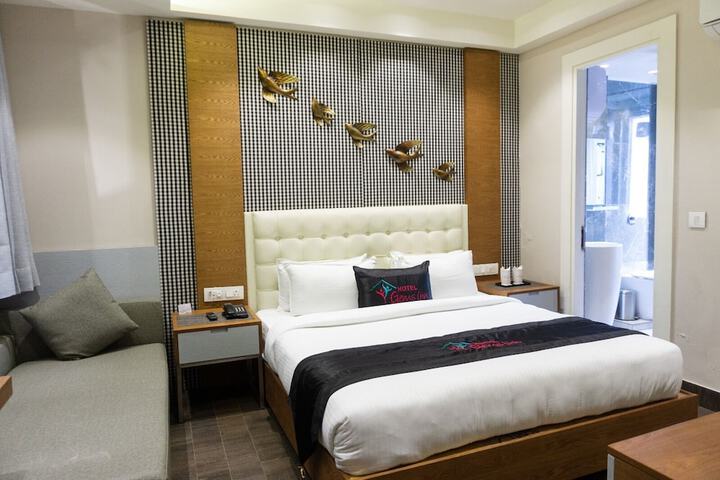 Room 3 of 8
