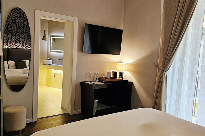 Room 42 of 68