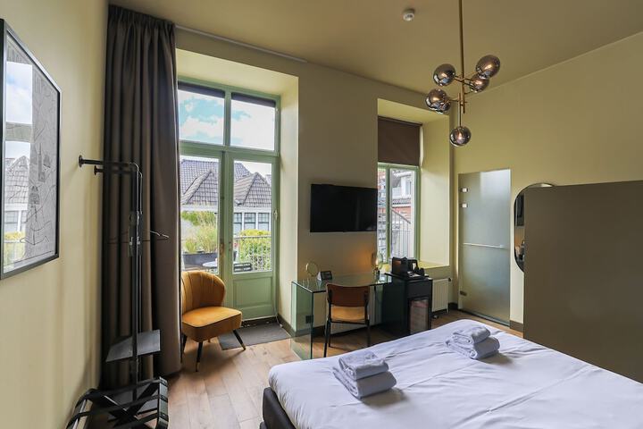 Room 10 of 15