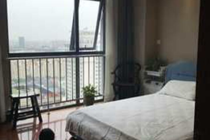 Room 6 of 13