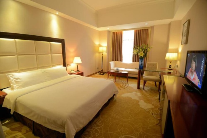 Room 10 of 32