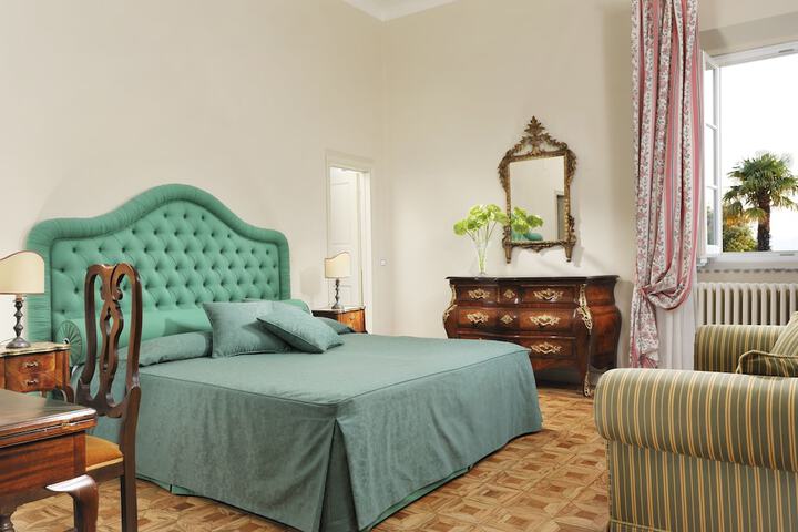 Room 5 of 63