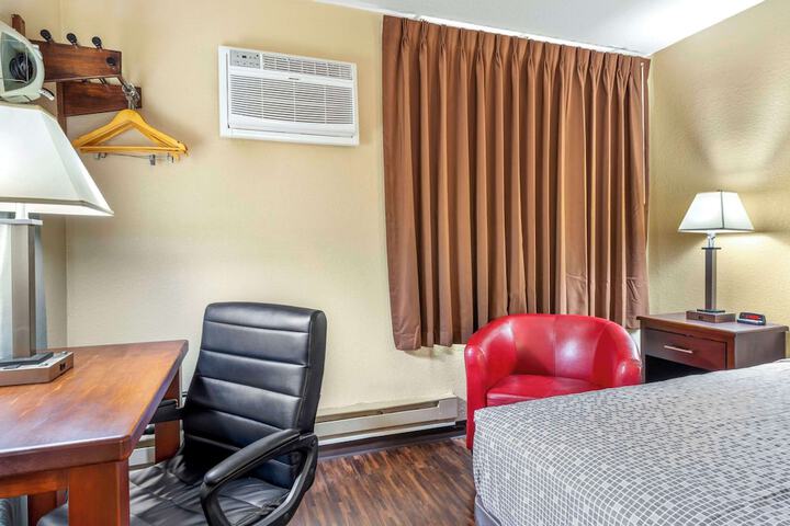 Double Bed Accessible (14 of 19)