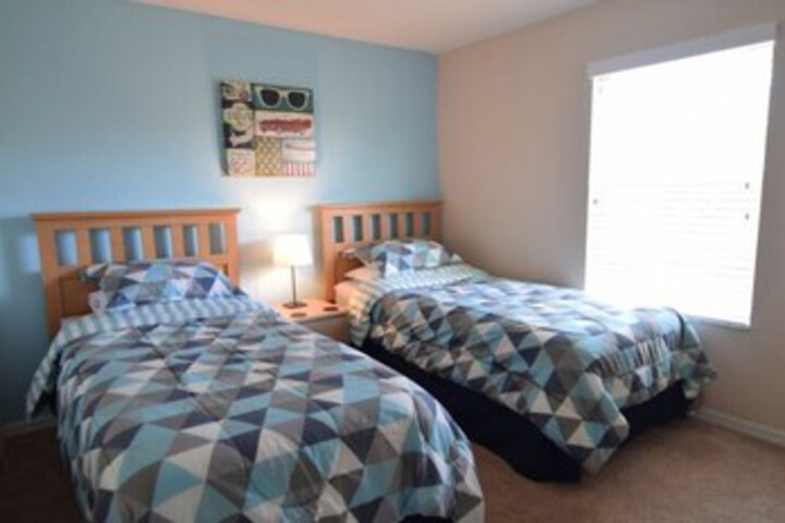 Room 25 of 28