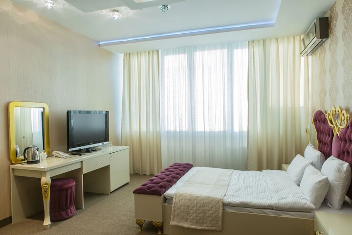 Room 9 of 30