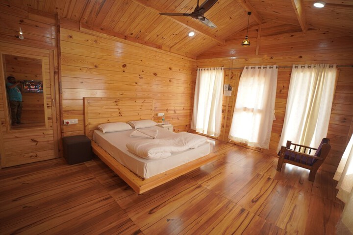 Room 5 of 10