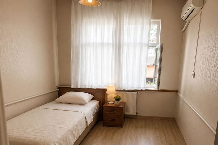 Room 6 of 9