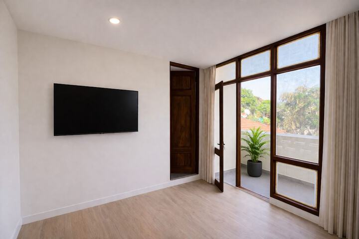 Room 6 of 16