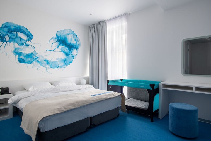 Room 3 of 6