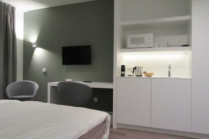 Room 7 of 18